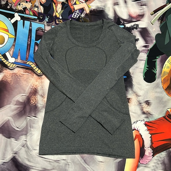 lululemon athletica Tops - Lululemon Grey Long Sleeve Swiftly Tech 4 W/ Minor Wear On Logo